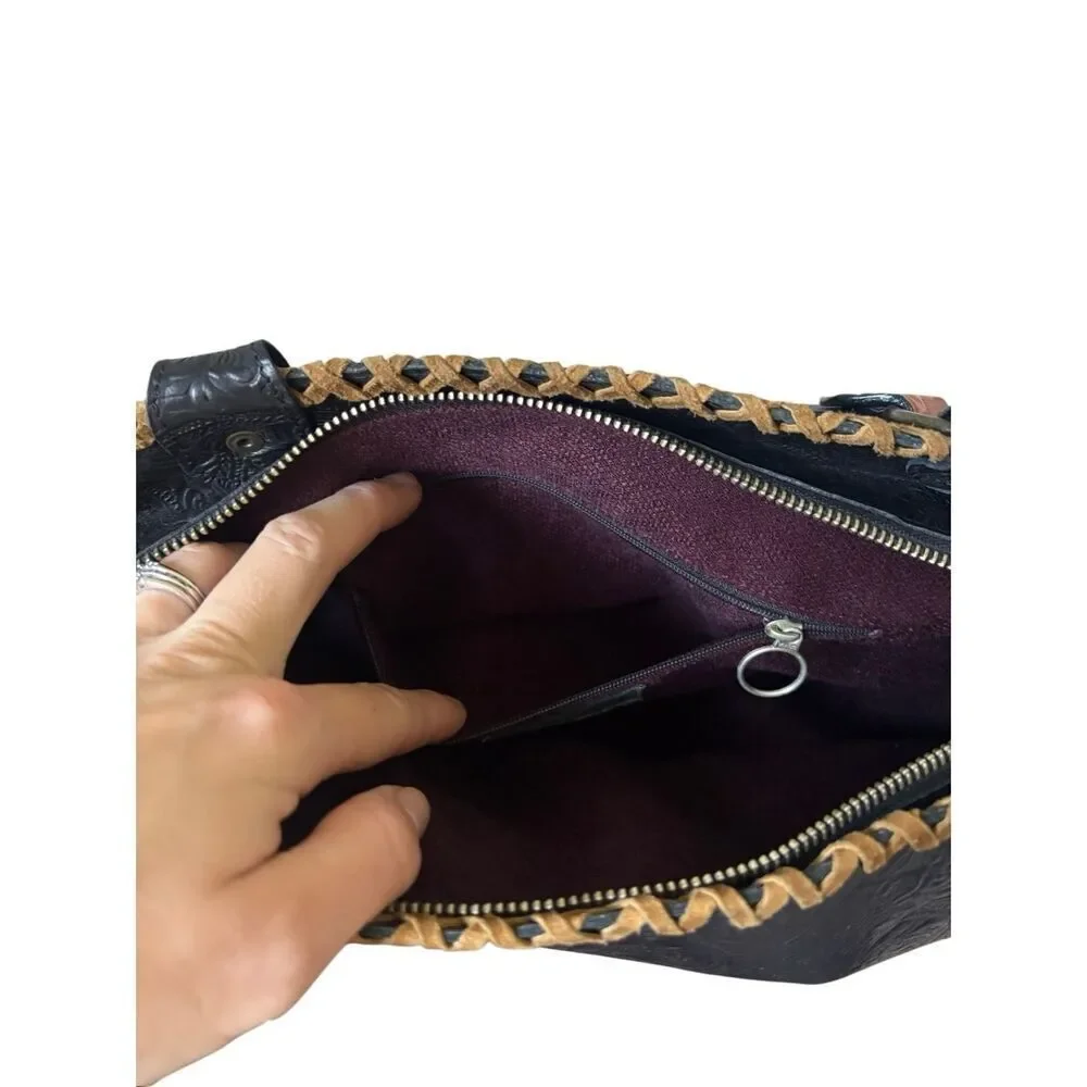 Santi Embossed Floral Western Y2K shoulder bag - Picture 9 of 16